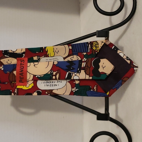 Peanuts | Men's 100% Silk Tie "I Need All The Friends I Can Get" - Picture 3 of 6